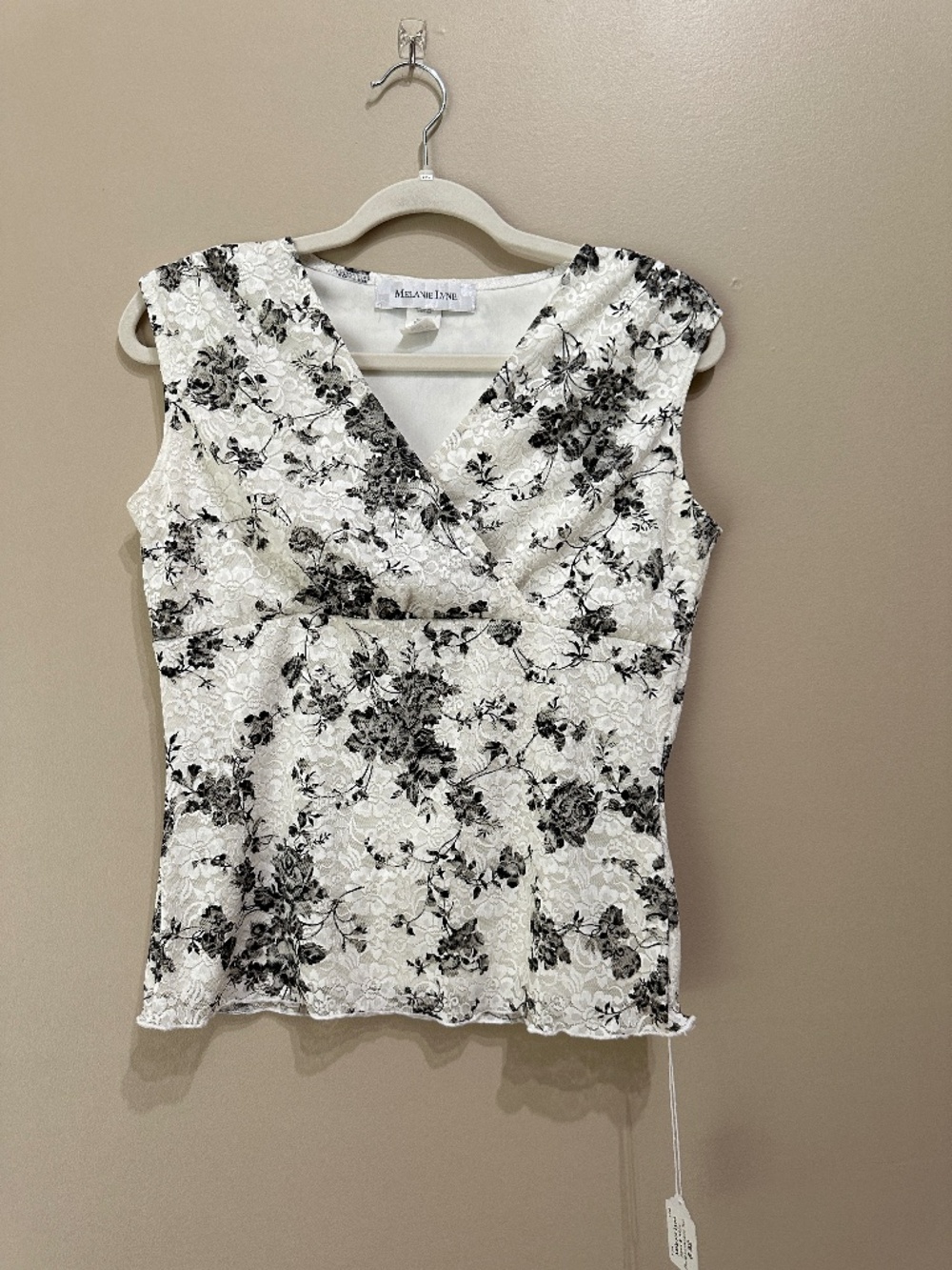 Melanie Lyne Black and White Floral Rose Sleeveless Tank Top Size S